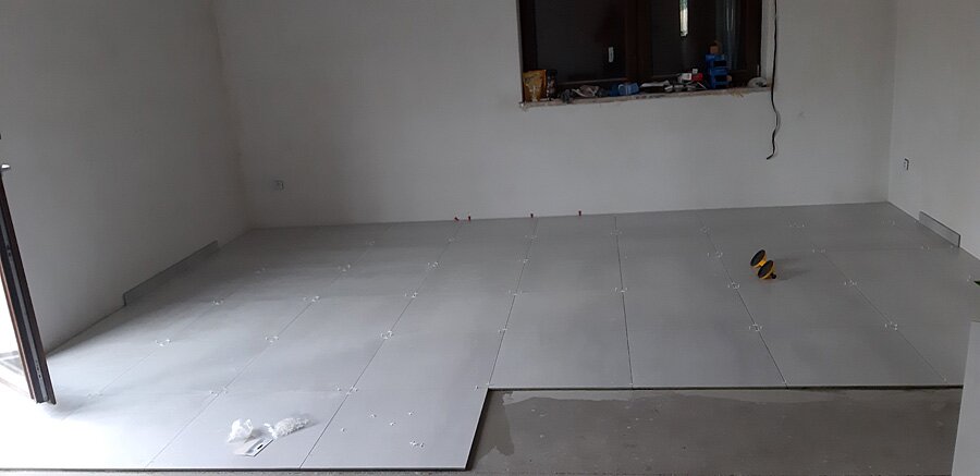 Kafelkowanie salonu w domu prywatnym w Jejkowicach - zdjęcie 1