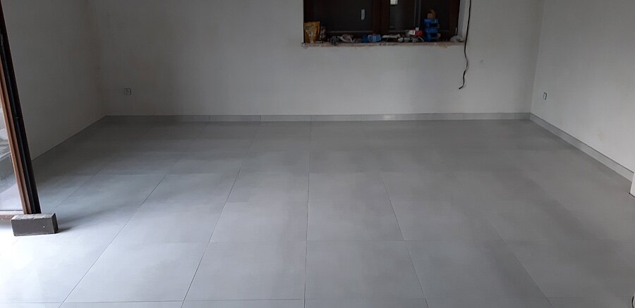 Kafelkowanie salonu w domu prywatnym w Jejkowicach - zdjęcie 6