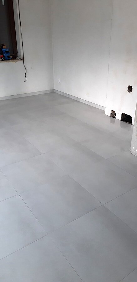 Kafelkowanie salonu w domu prywatnym w Jejkowicach - zdjęcie 5