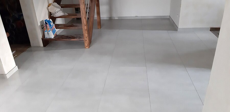 Kafelkowanie salonu w domu prywatnym w Jejkowicach - zdjęcie 10