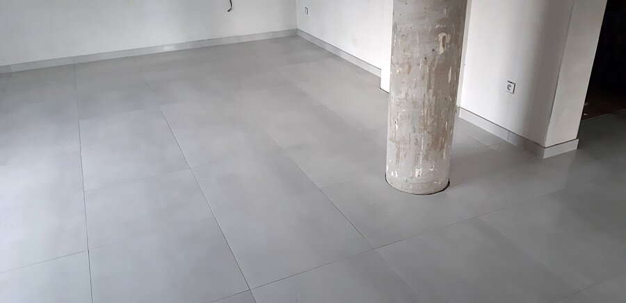 Kafelkowanie salonu w domu prywatnym w Jejkowicach - zdjęcie 8