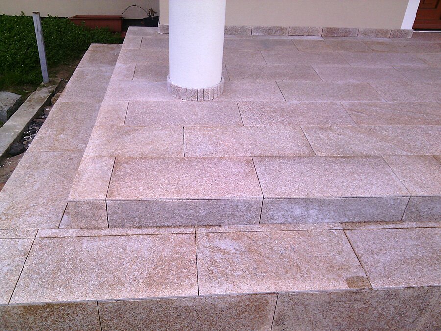 Pstrążna - kafelkowanie tarasu z płyt granitowych - zdjęcie 5