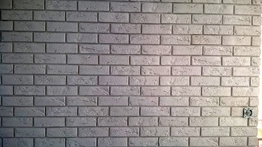 Rybnik, Brzezińska - położenie cegły dekoracyjnej na klatce schodowej - zdjęcie 2