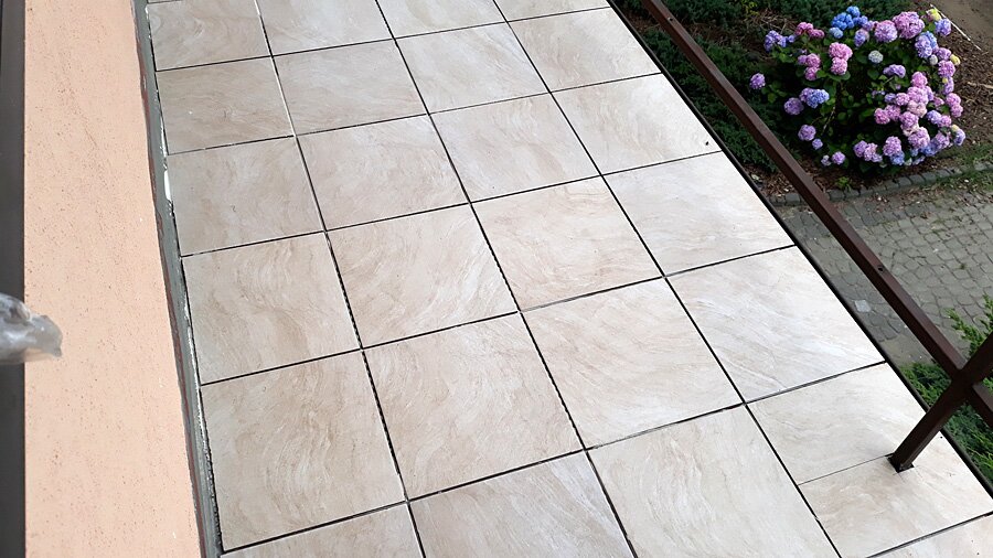 Rybnik, Dworek - kafelkowanie balkonu na zewnątrz wraz z hydroizolacją - zdjęcie 3