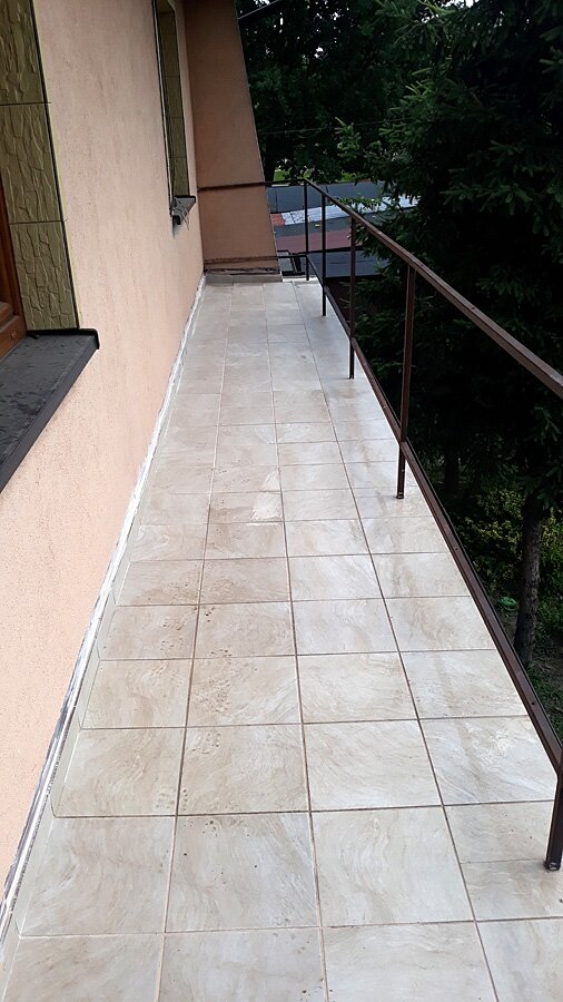 Rybnik, Dworek - kafelkowanie balkonu na zewnątrz wraz z hydroizolacją - zdjęcie 6