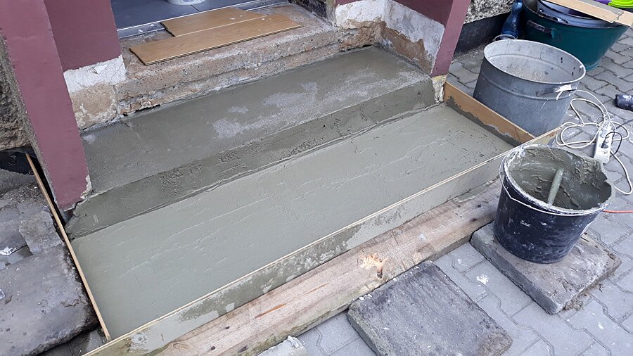 Rybnik - wylewka na balkonie i schodach - zdjęcie 2