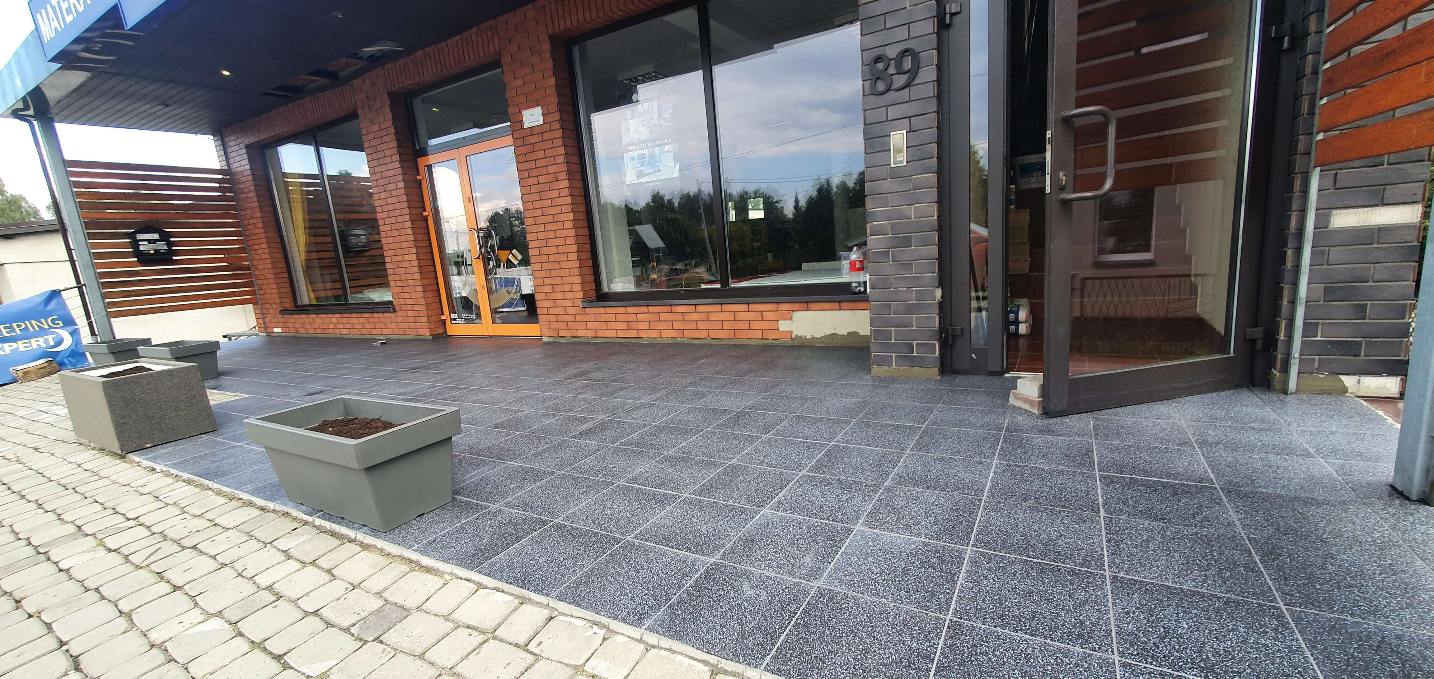 KAFELKOWANIE WEJŚCIA DO SKLEPU ''SLEEPING MATERACE'' - zdjęcie 5