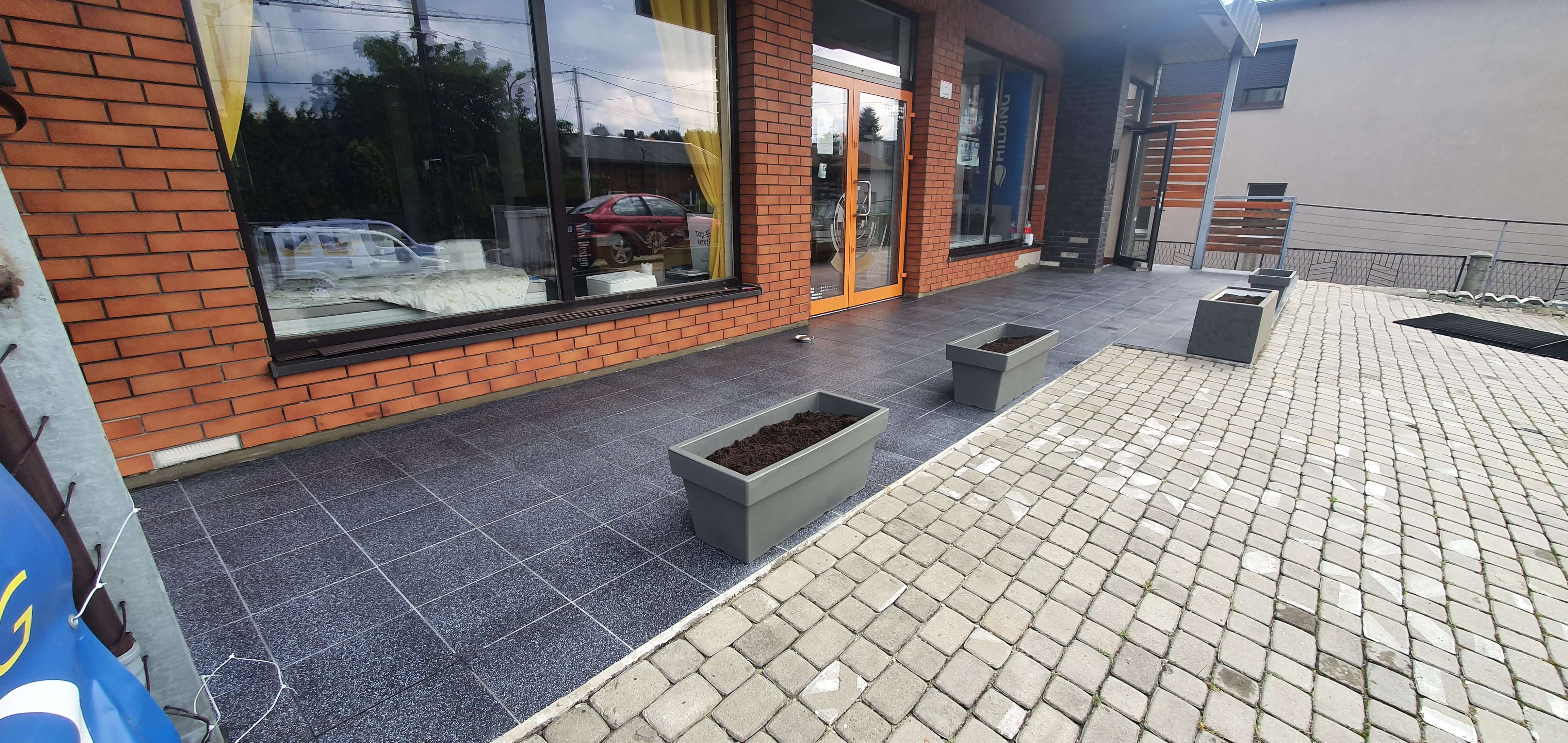 KAFELKOWANIE WEJŚCIA DO SKLEPU ''SLEEPING MATERACE'' - zdjęcie 6