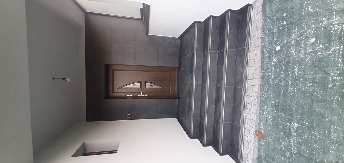 KOMPLEKSOWY REMONT KLATKI SCHODOWEJ I WEJSCIA DO DOMU - zdjęcie 8