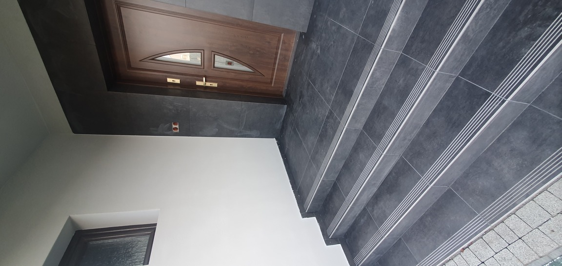 KOMPLEKSOWY REMONT KLATKI SCHODOWEJ I WEJSCIA DO DOMU - zdjęcie 6