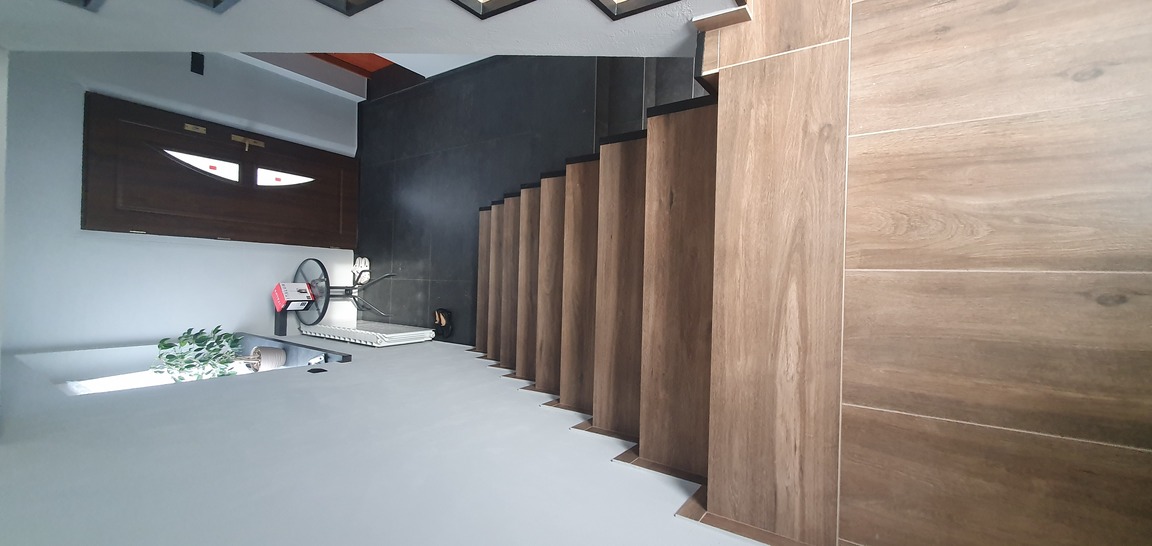 KOMPLEKSOWY REMONT KLATKI SCHODOWEJ I WEJSCIA DO DOMU - zdjęcie 25