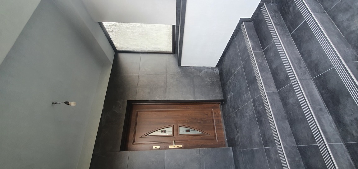 KOMPLEKSOWY REMONT KLATKI SCHODOWEJ I WEJSCIA DO DOMU - zdjęcie 3