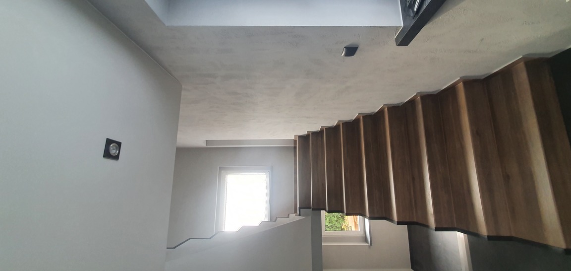 KOMPLEKSOWY REMONT KLATKI SCHODOWEJ I WEJSCIA DO DOMU - zdjęcie 9