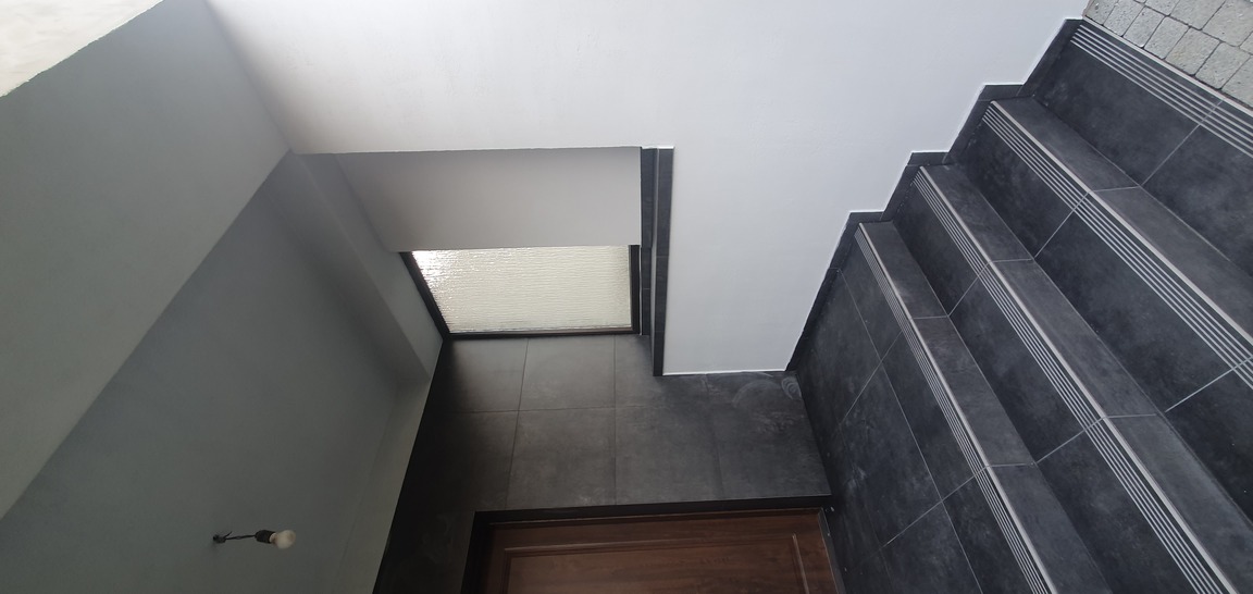 KOMPLEKSOWY REMONT KLATKI SCHODOWEJ I WEJSCIA DO DOMU - zdjęcie 2
