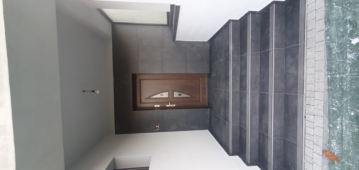 KOMPLEKSOWY REMONT KLATKI SCHODOWEJ I WEJSCIA DO DOMU - zdjęcie 1