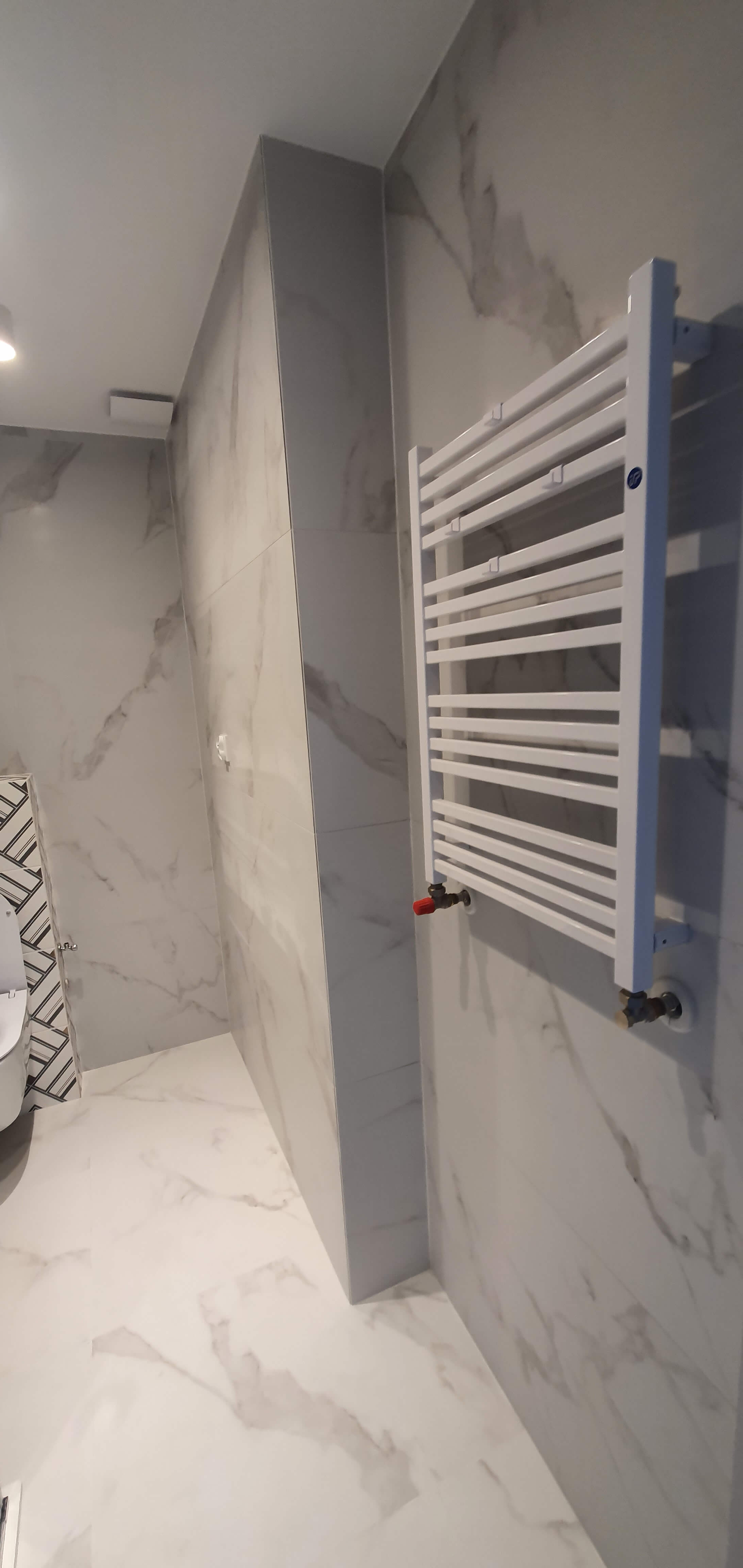 KOMPLEKSOWY REMONT ŁAZIENKI W BLOKU - zdjęcie 1