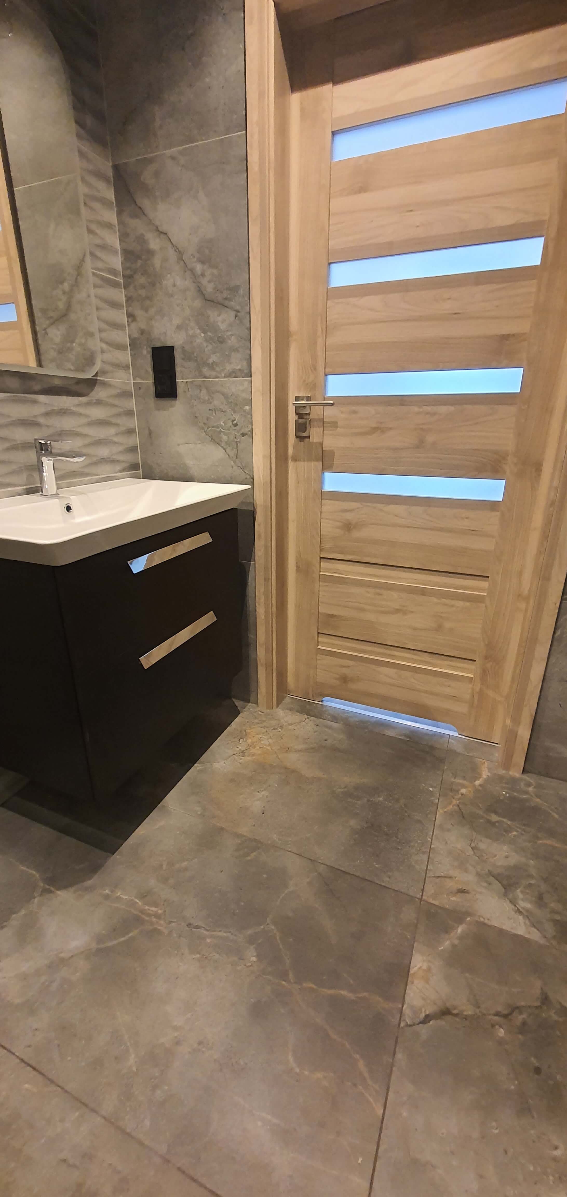 ŁAZIENKA W MIESZKANIU STAN DEWELOPERSKI - zdjęcie 19