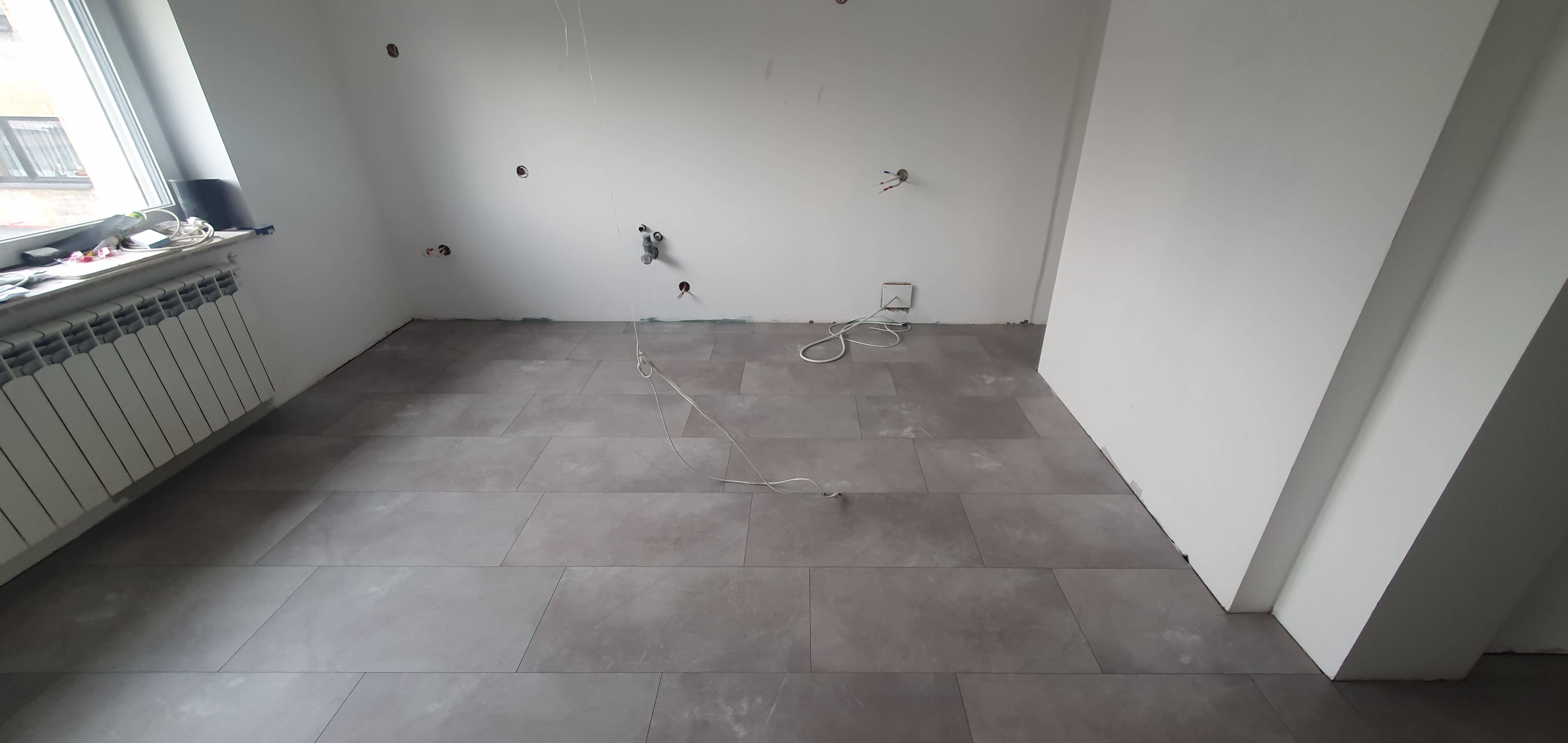 MONTAŻ PANELI WINYLOWYCH W DOMU PRYWATNYM - zdjęcie 3