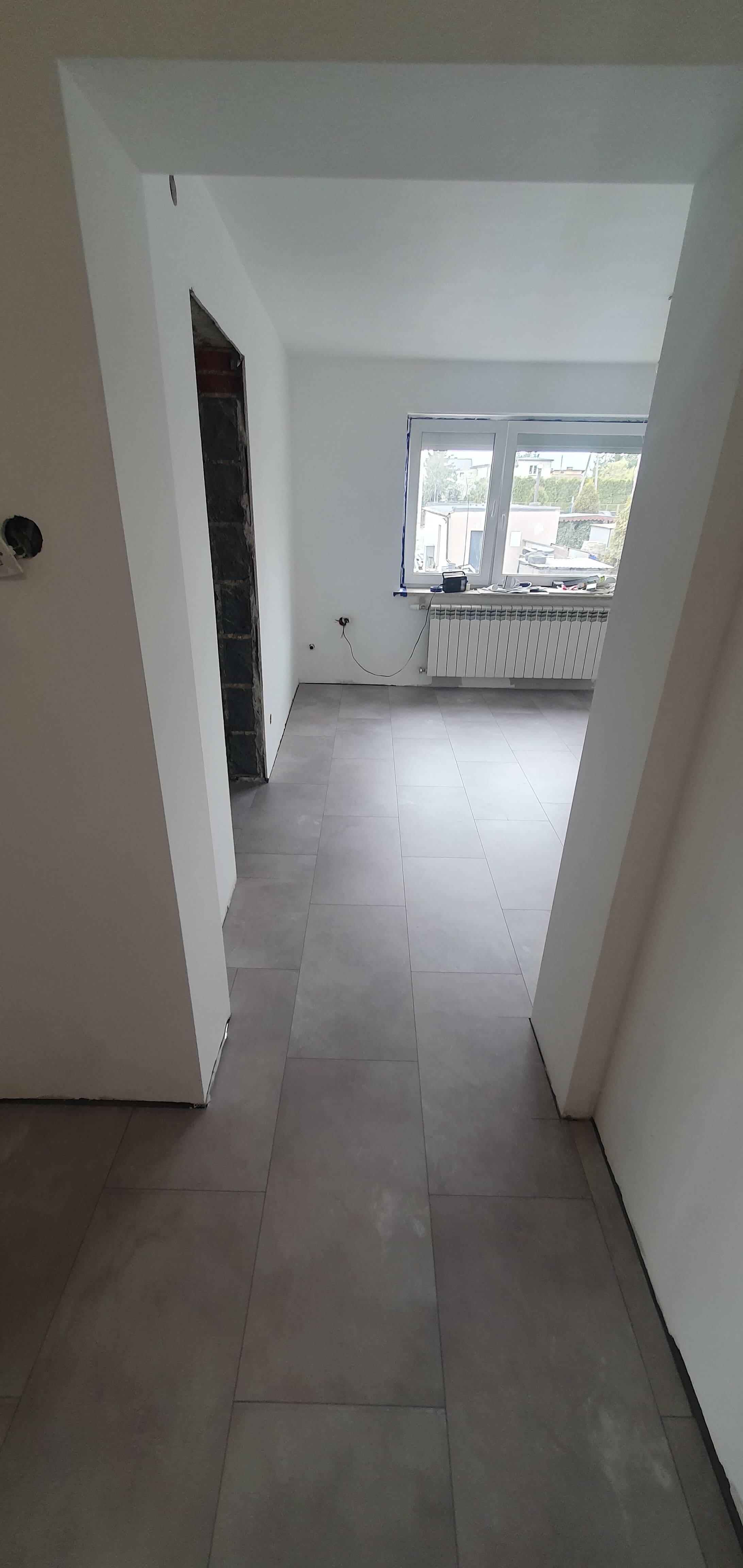 MONTAŻ PANELI WINYLOWYCH W DOMU PRYWATNYM - zdjęcie 2