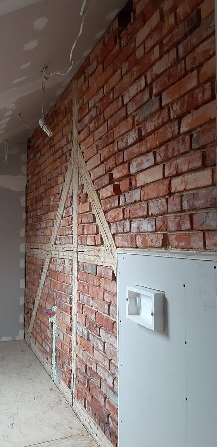 Łazienka przed i po w stylu retro w domu prywatnym na poddaszu - zdjęcie 12