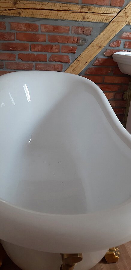 Łazienka przed i po w stylu retro w domu prywatnym na poddaszu - zdjęcie 52