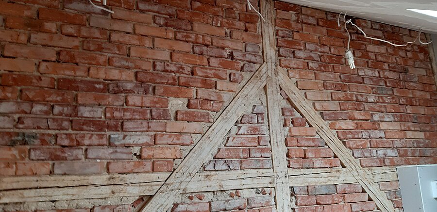 Łazienka przed i po w stylu retro w domu prywatnym na poddaszu - zdjęcie 15