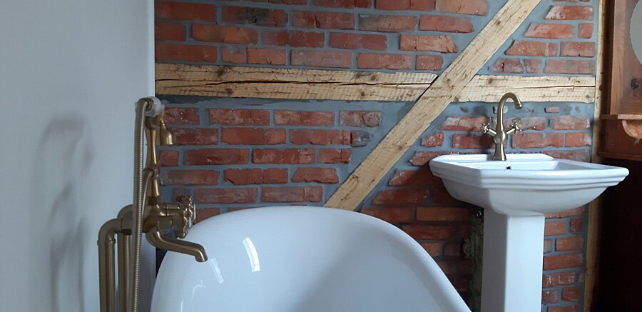 Łazienka przed i po w stylu retro w domu prywatnym na poddaszu - zdjęcie 53