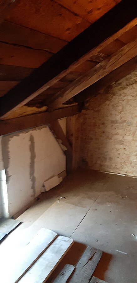 Łazienka przed i po w stylu retro w domu prywatnym na poddaszu - zdjęcie 3