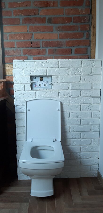 Łazienka przed i po w stylu retro w domu prywatnym na poddaszu - zdjęcie 36