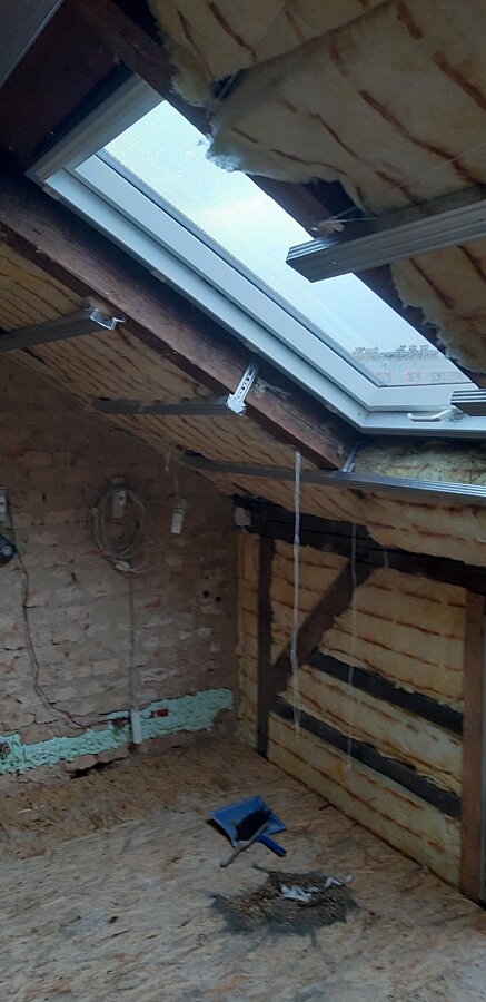 Łazienka przed i po w stylu retro w domu prywatnym na poddaszu - zdjęcie 11