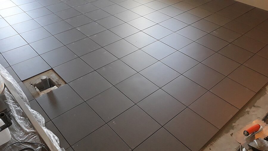 Kafelkowanie garażu w Przegędzy - zdjęcie 4