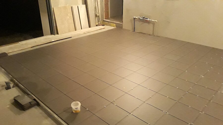 Kafelkowanie garażu w Przegędzy - zdjęcie 1