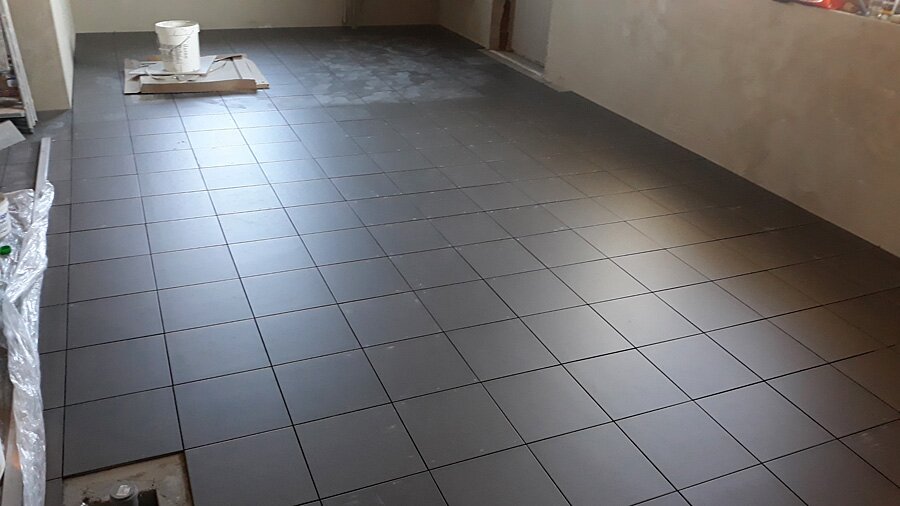 Kafelkowanie garażu w Przegędzy - zdjęcie 2