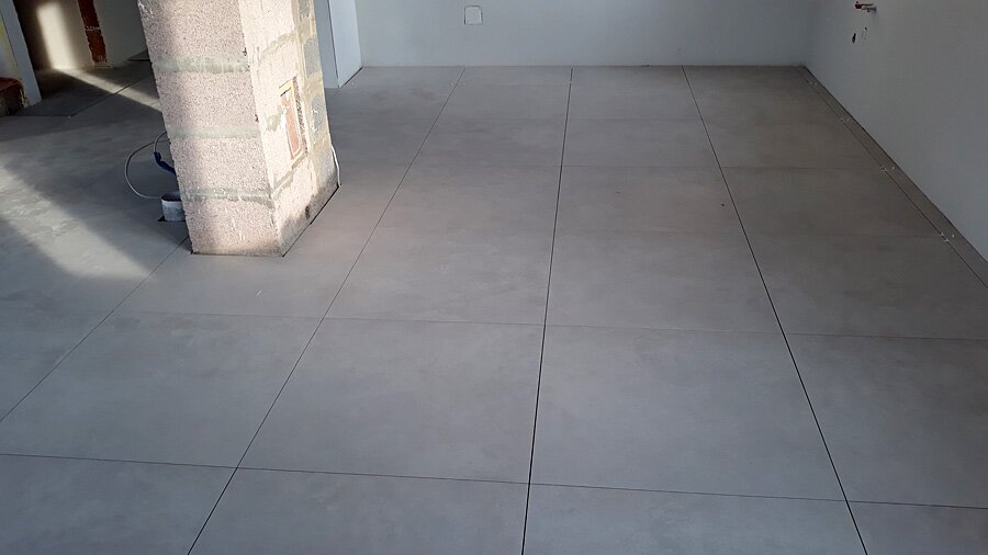 Kafelkowanie salonu z innymi pomieszczeniami w Przegędzy - zdjęcie 7