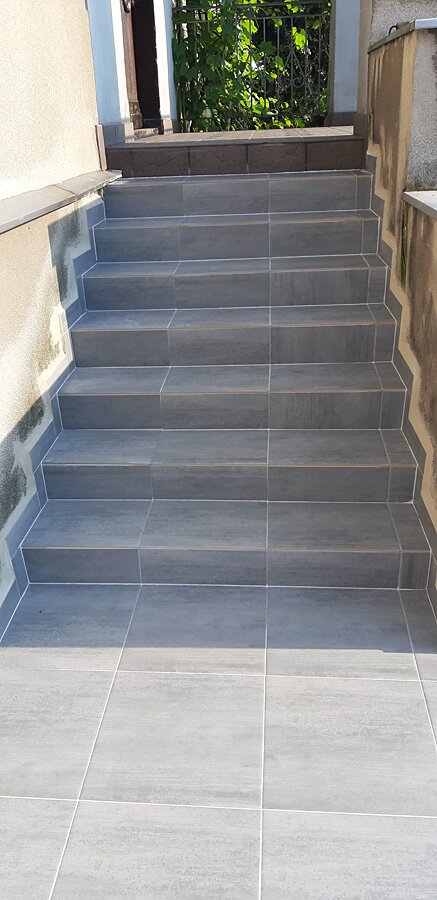 Remont schodów przed i po w kamienicy w Rybniku - zdjęcie 12