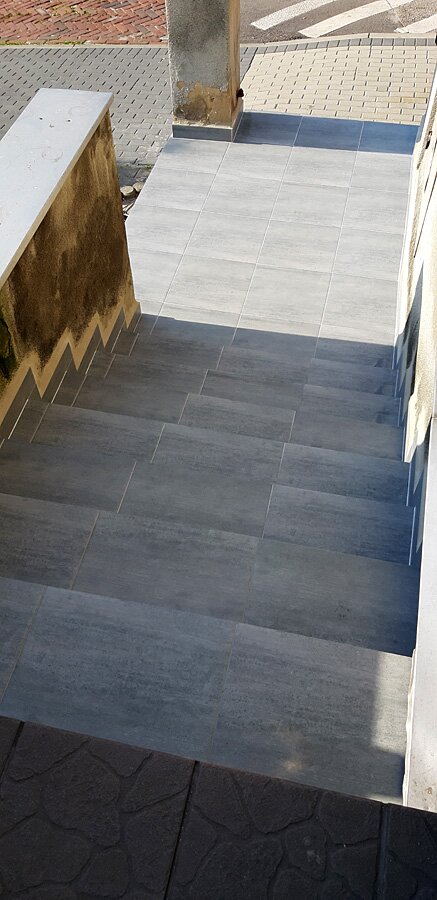 Remont schodów przed i po w kamienicy w Rybniku - zdjęcie 18