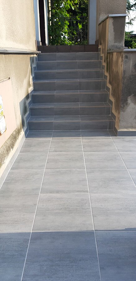 Remont schodów przed i po w kamienicy w Rybniku - zdjęcie 13