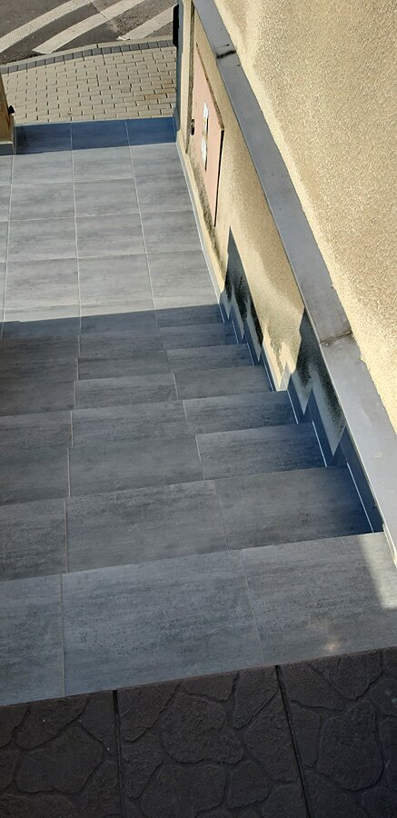 Remont schodów przed i po w kamienicy w Rybniku - zdjęcie 17