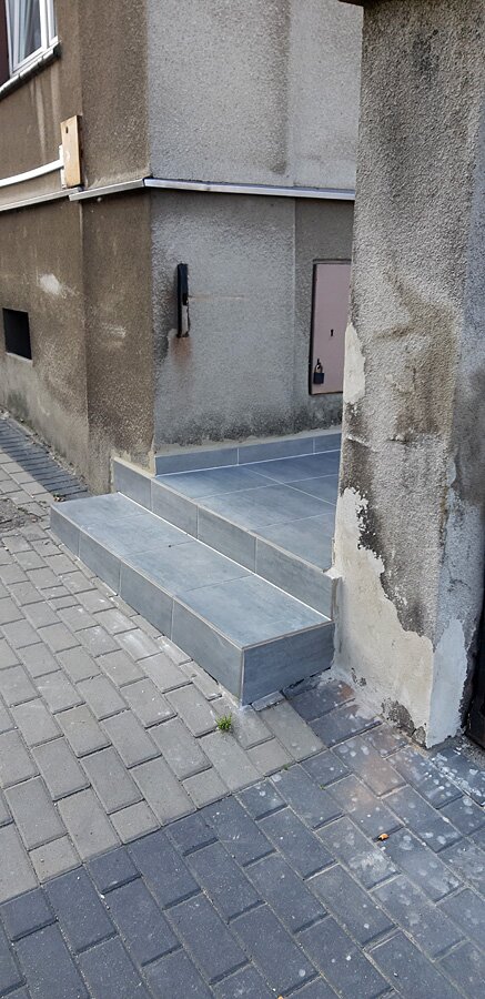 Remont schodów przed i po w kamienicy w Rybniku - zdjęcie 26