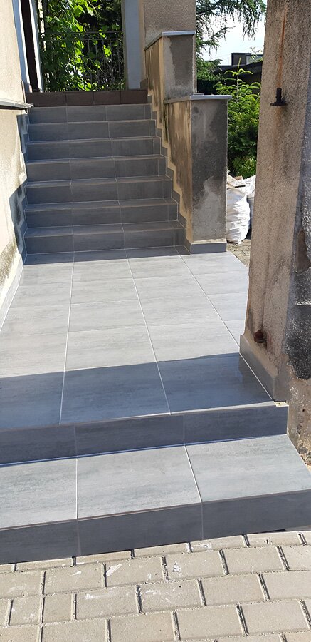 Remont schodów przed i po w kamienicy w Rybniku - zdjęcie 6