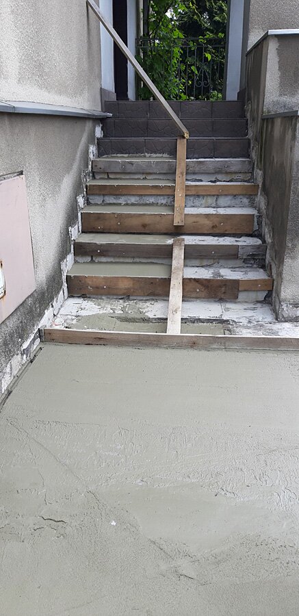 Remont schodów przed i po w kamienicy w Rybniku - zdjęcie 3