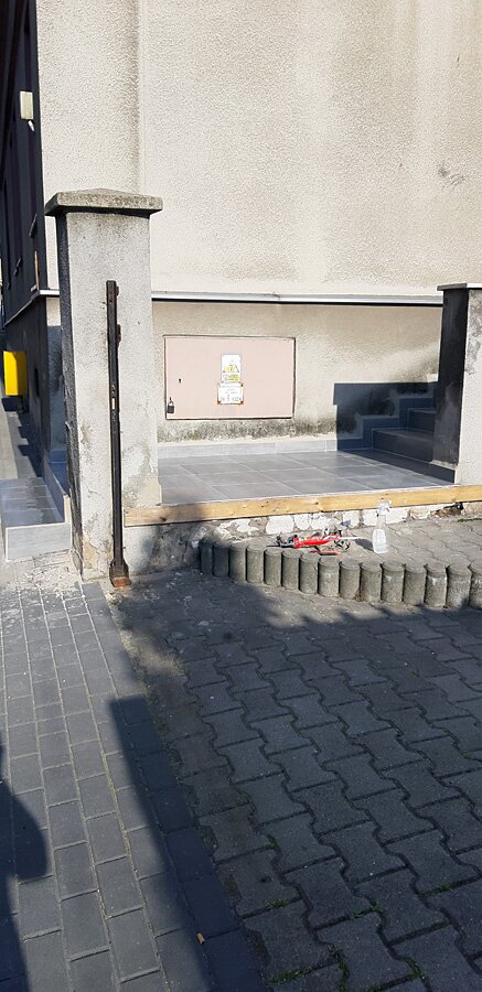 Remont schodów przed i po w kamienicy w Rybniku - zdjęcie 22