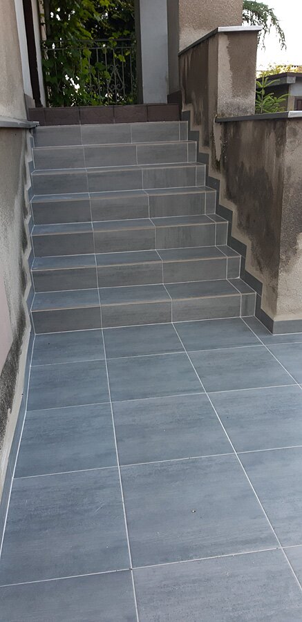 Remont schodów przed i po w kamienicy w Rybniku - zdjęcie 31