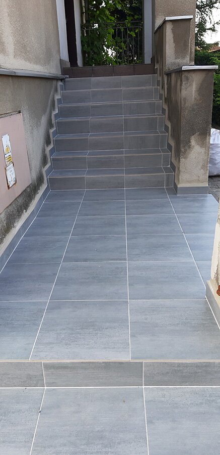 Remont schodów przed i po w kamienicy w Rybniku - zdjęcie 28