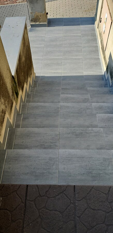 Remont schodów przed i po w kamienicy w Rybniku - zdjęcie 16