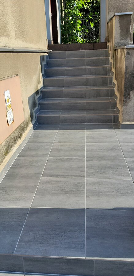 Remont schodów przed i po w kamienicy w Rybniku - zdjęcie 4