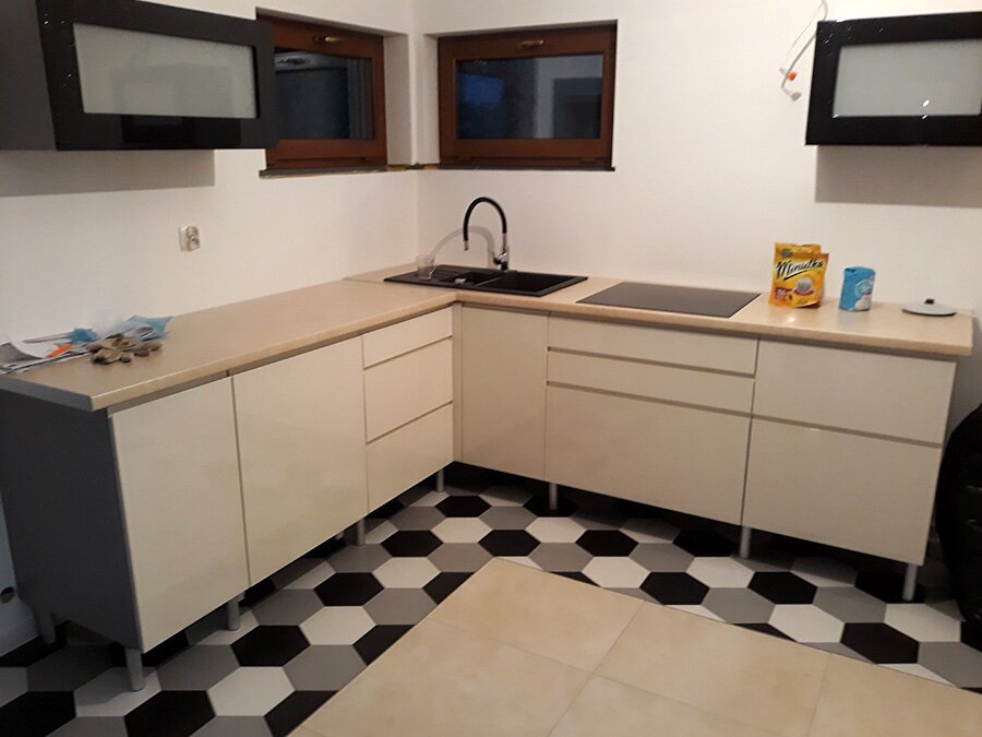 Rybnik, Głucha - kafelkowanie salonu, kuchni, pokoje, malowanie - zdjęcie 3