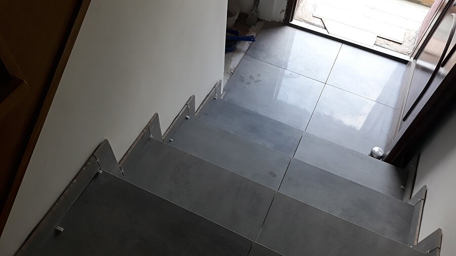 Rybnik, Obronców Pokoju - remont klatki schodowej oraz kafelkowanie - zdjęcie 5