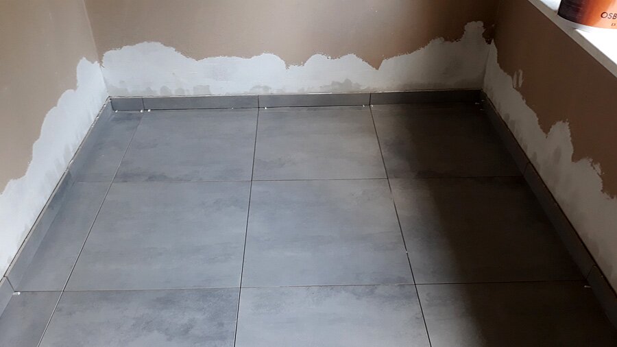 Rybnik, Obronców Pokoju - remont klatki schodowej oraz kafelkowanie - zdjęcie 7