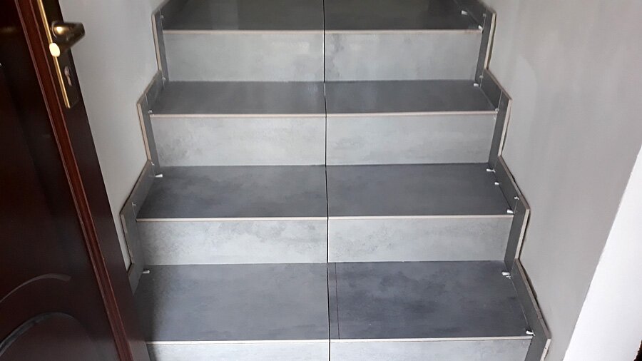 Rybnik, Obronców Pokoju - remont klatki schodowej oraz kafelkowanie - zdjęcie 4